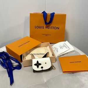 SOLD! Louis Vuitton Cat Case in Monogram